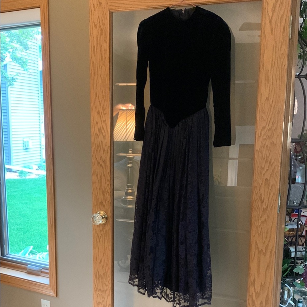 Elegant Black and Blue Lace Dress